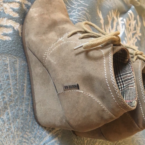 Size 6 Route 66 beige ankle wedge boots. - Picture 3 of 4